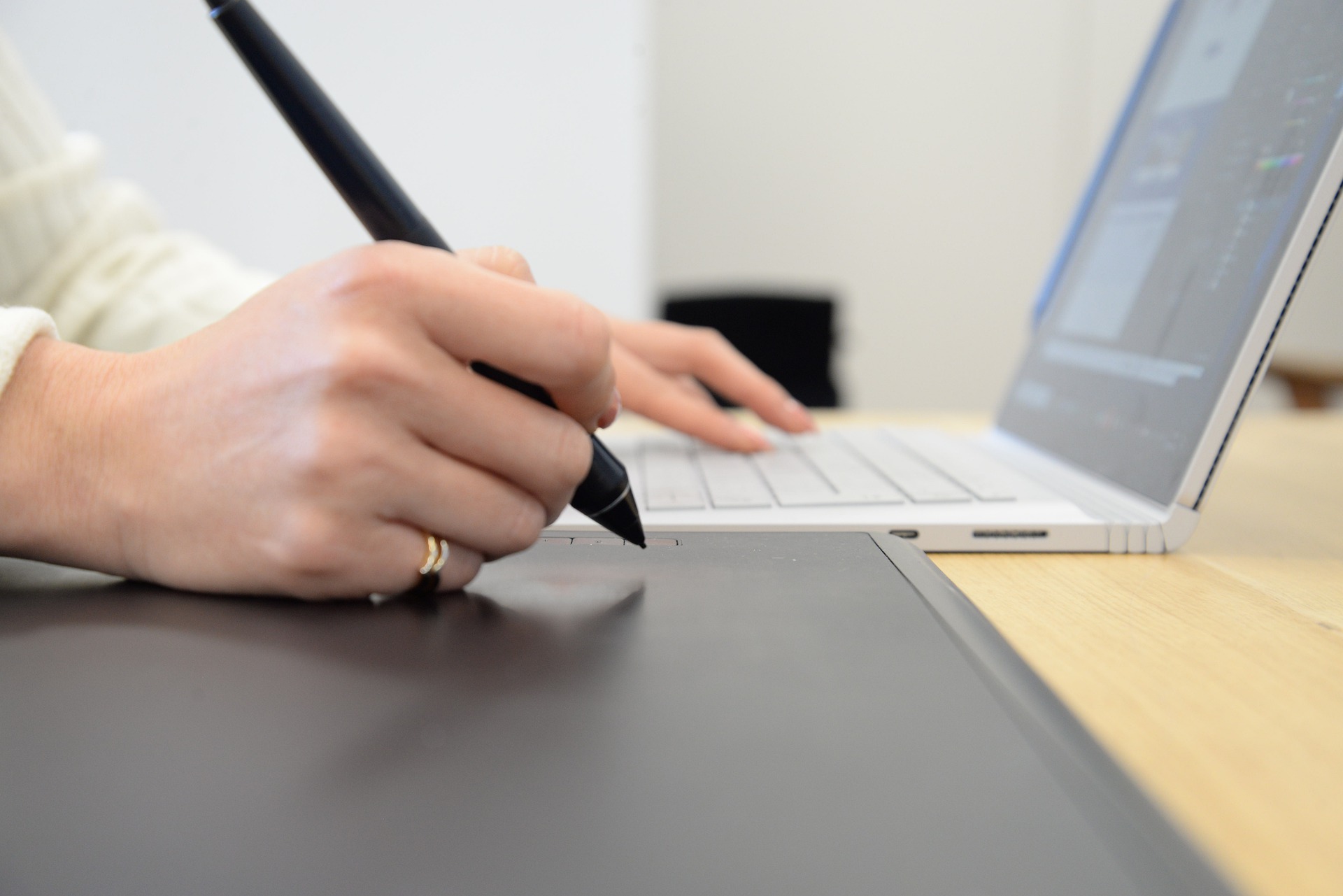 graphics-tablet-4570796_1920